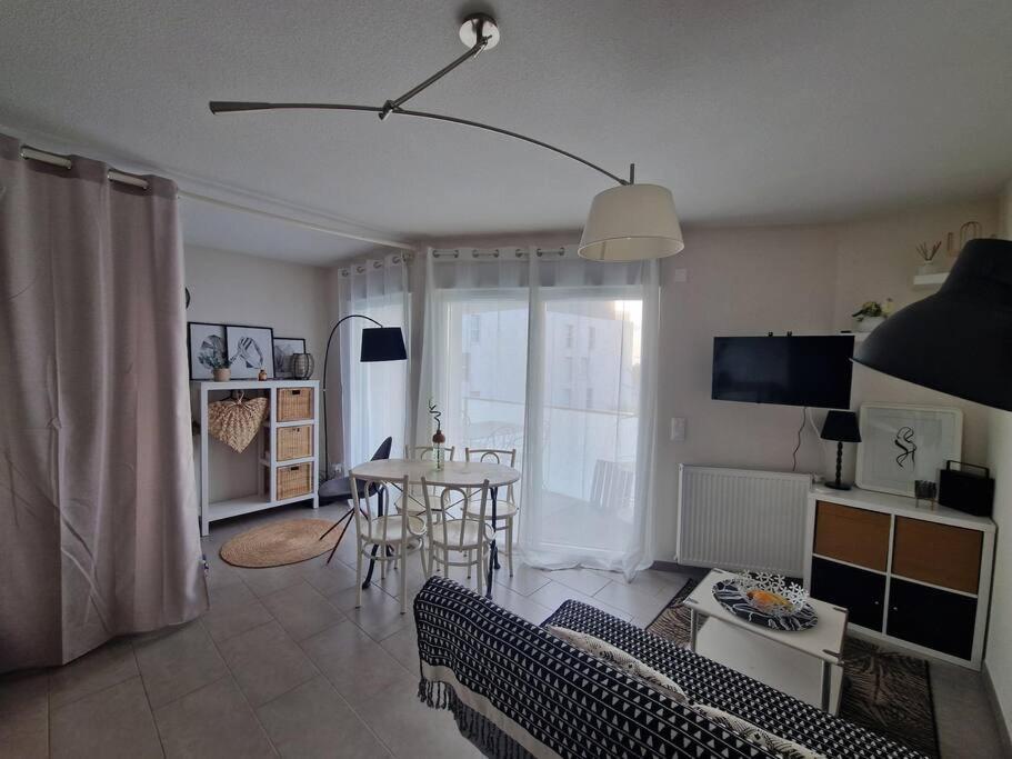 Ambre Appart-wifi-terrasse-parking-terrasse-2 Couchages Appartamento *